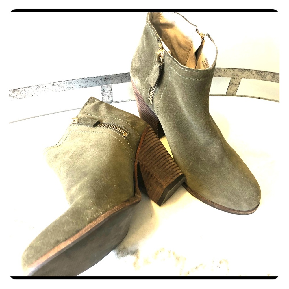Boden stacked heal moss green booties size 37